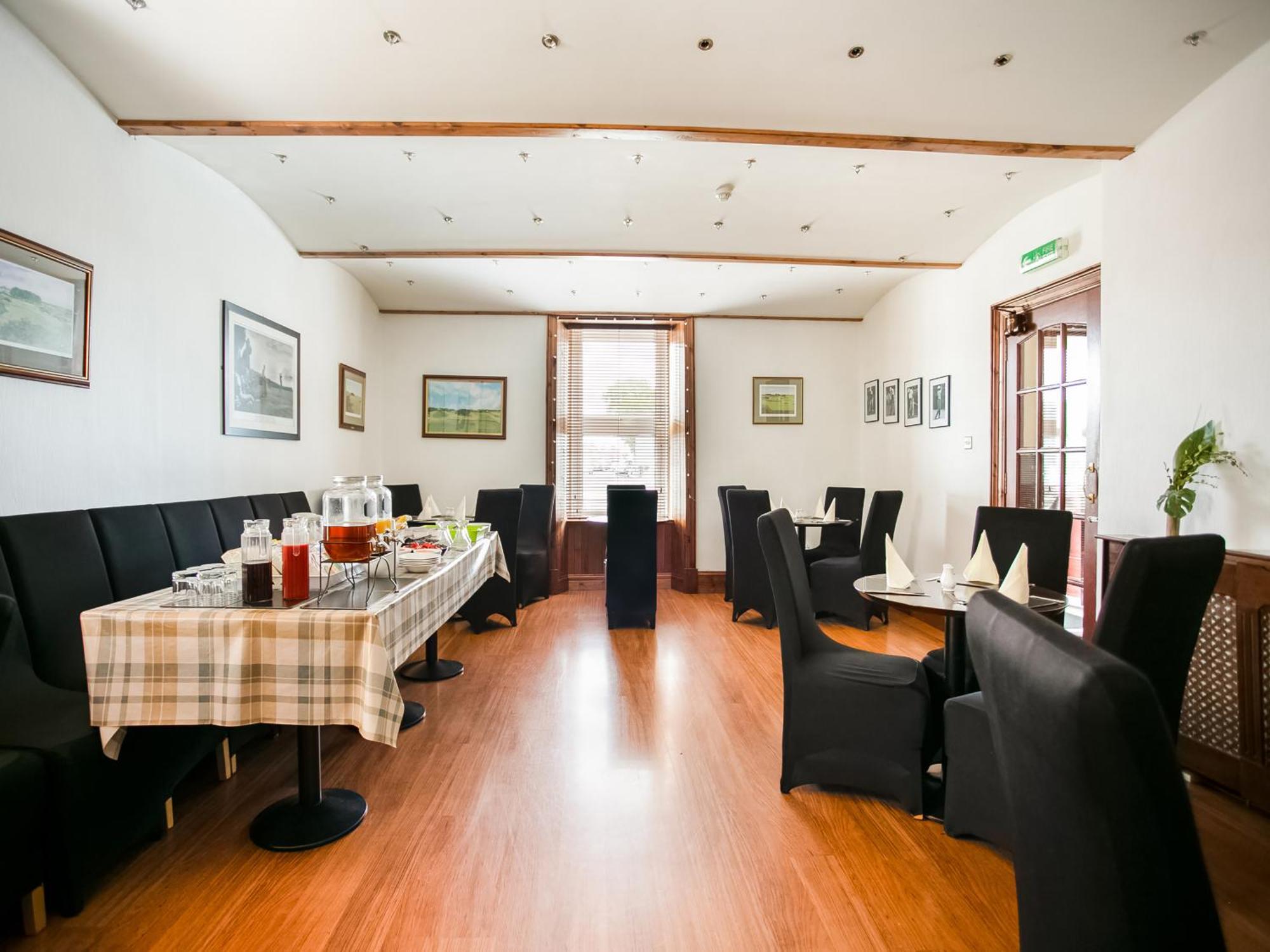 Corner Hotel Carnoustie Bagian luar foto